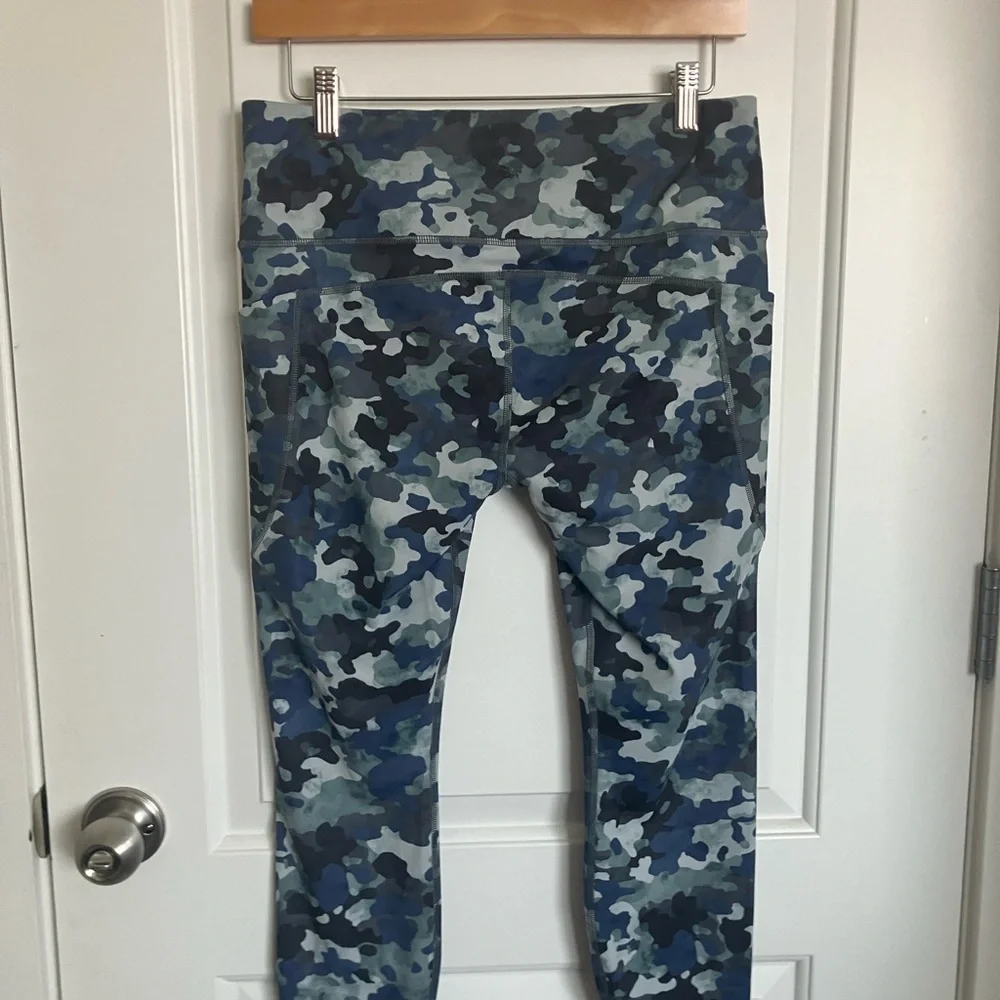 Athleta Women’s Transcend 7/8 Tight in Camo - Picture 5 of 5